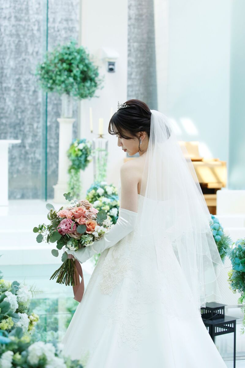 ベールとグローブで挙式風に