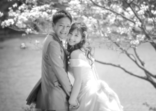 2人の関係性を写し込みたかったので、あえてモノクロを選択しました。色に惑わされない分、抽象的なテーマを表現しやすいと思います。