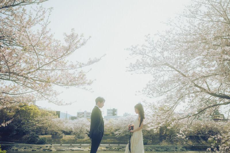 【150日前早割】洋装1着ロケーション撮影プラン（雨天延期も￥0／衣装選び放題／データ100カット）