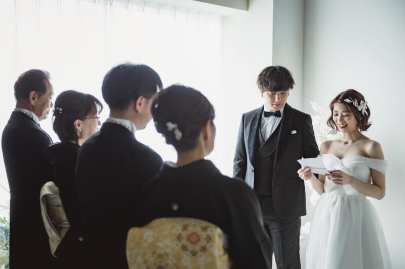 【家族撮影+家族用アルバムプレゼント】洋装or和装スタジオファミリー撮影プラン(衣装ランクアップ料金無料/データ100カット)