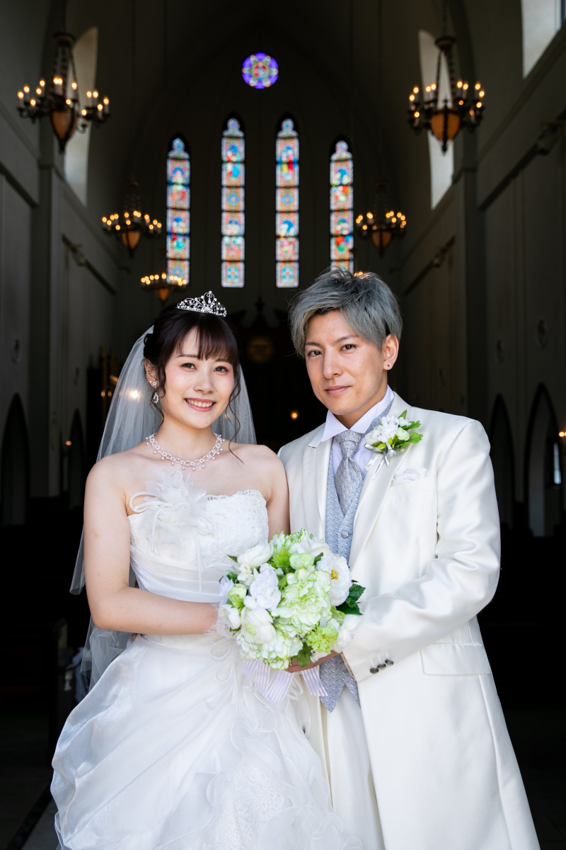 光の差し込むチャペル入り口で♪