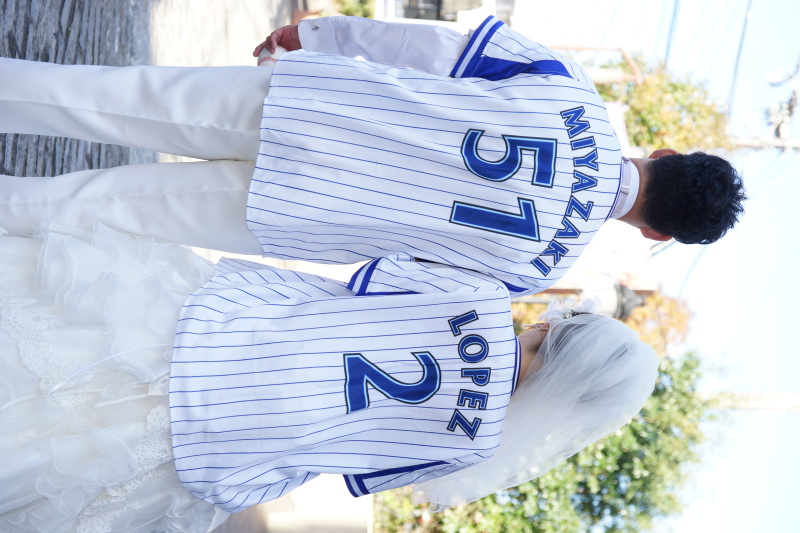 ユニフォーム姿で…