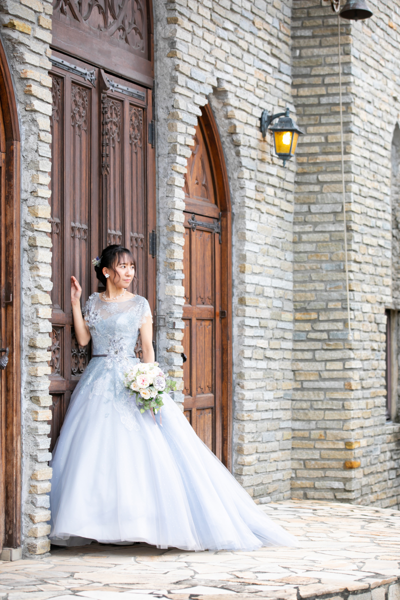 チャペルの扉前で