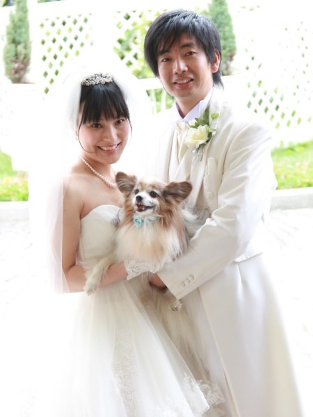 愛犬を抱いての3ショット