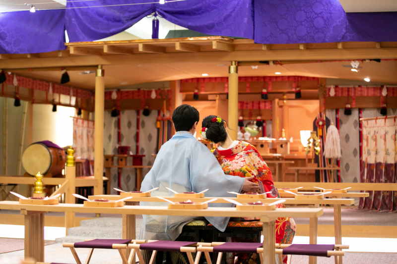 御神殿バックに