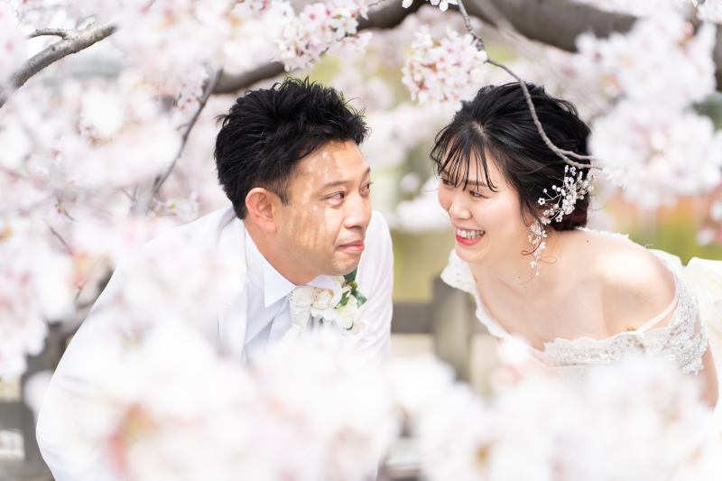 自然な光と満開の桜は最高の絵になる！
あたたかい日差しに包まれた写真はやわらかさも演出♪
様々な光で撮影できるのがロケーションの魅力です！