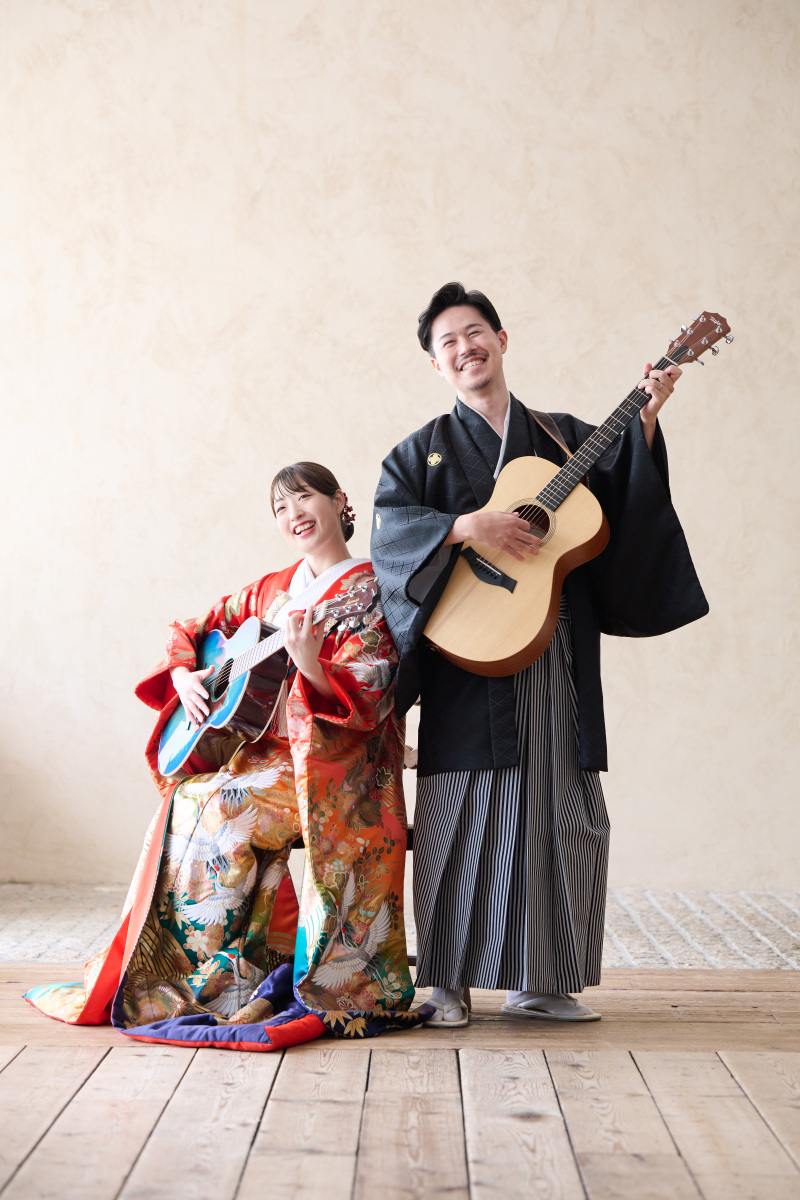 和装でギター演奏♪