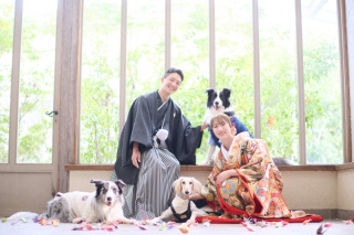 わんちゃんたちに囲まれてペットフォトウエディング♡