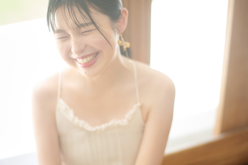 笑顔が引き立つシンプルなコーディネート♡