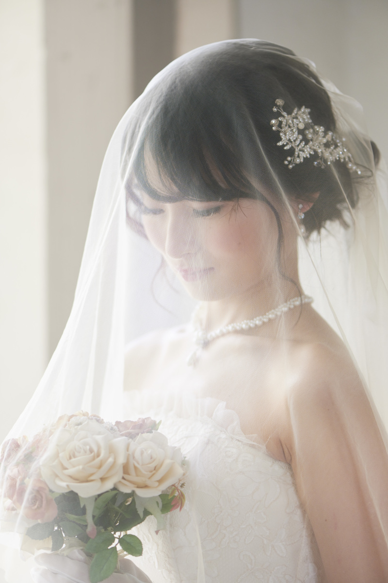 ベールに包まれて。。