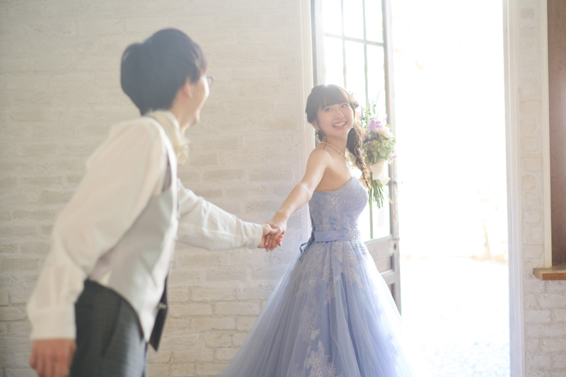 手を引く奥様♡