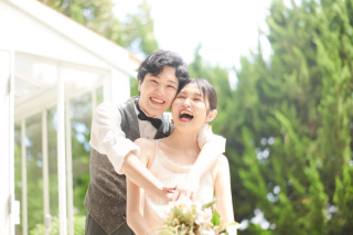 2人だけの秘密の場所でシンプルウェディング♡