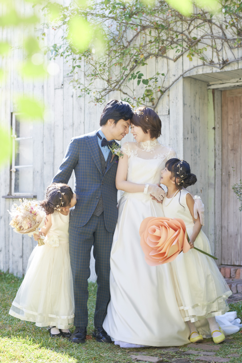 2人のウェディング 4人のファミリーフォトグラフ