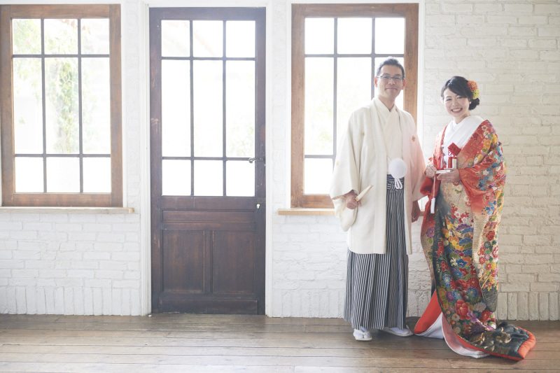 自然光がふりそそぐスタジオで雰囲気のある1枚を