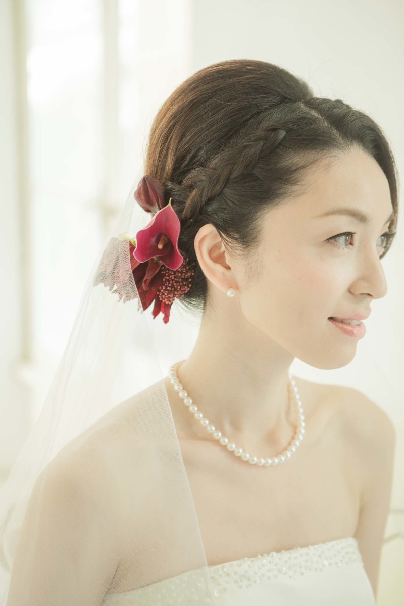 ヘッドアクセサリーは生花で
