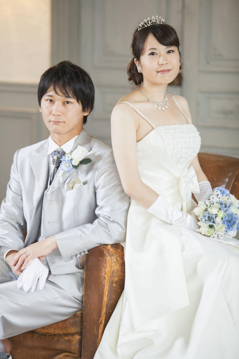 まずはシックなイメージでスタジオ撮影