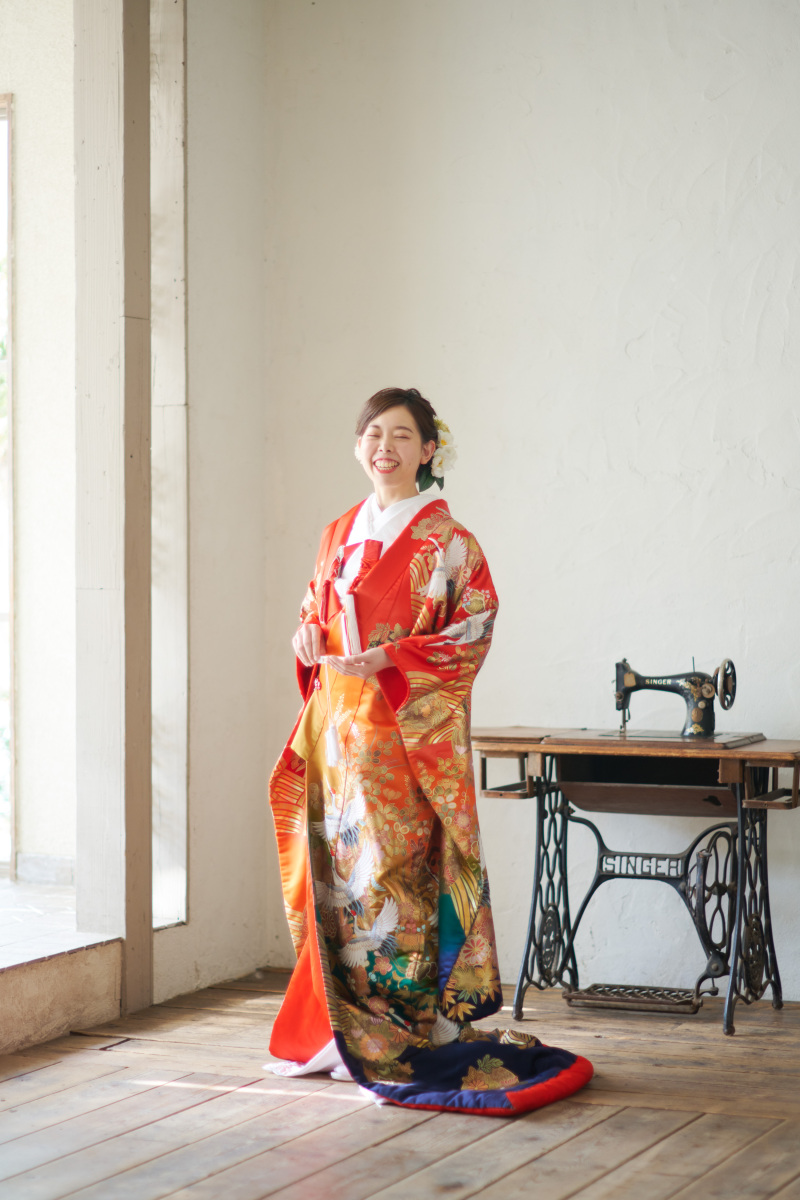 華やかな装いに新婦様ご自身も嬉しそうな笑顔^^