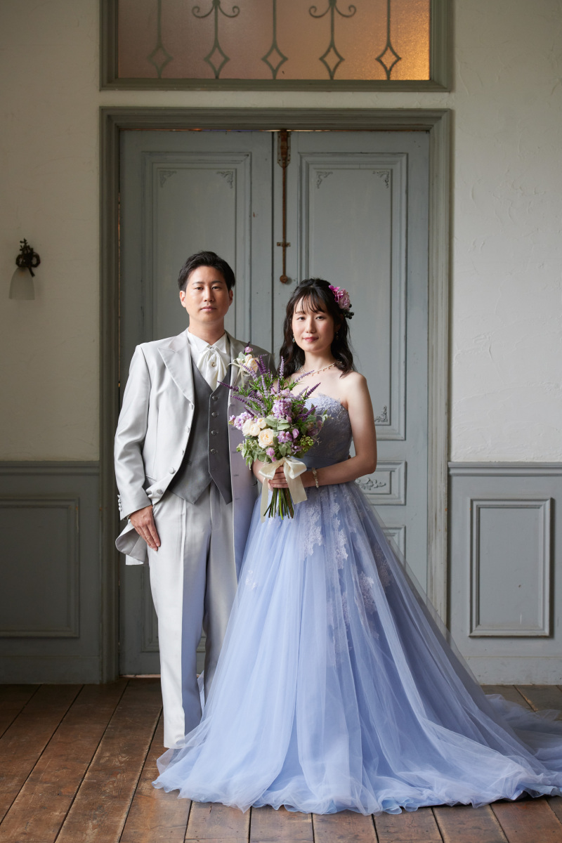 大きな扉の前でゴージャスに!