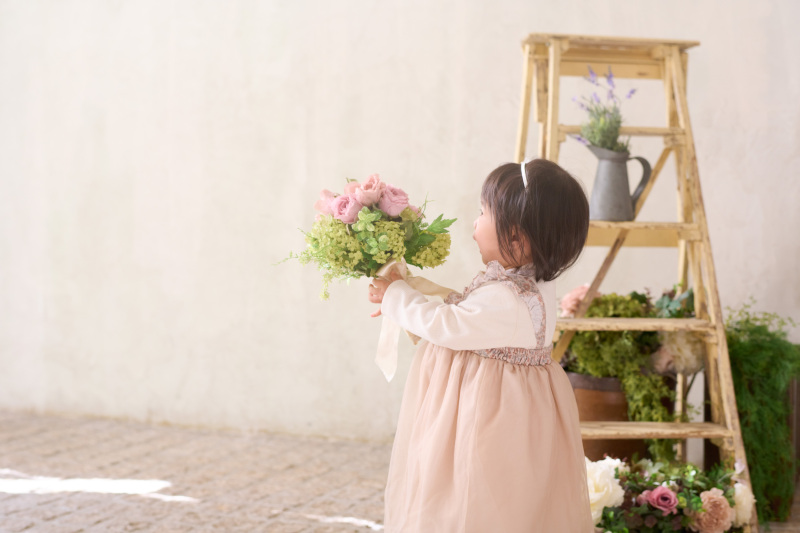 撮影は新婦様ソロショットから。と思いきや・・??