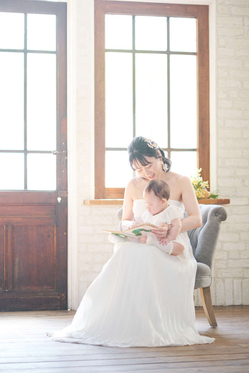 お揃いの衣装を着て二人カット