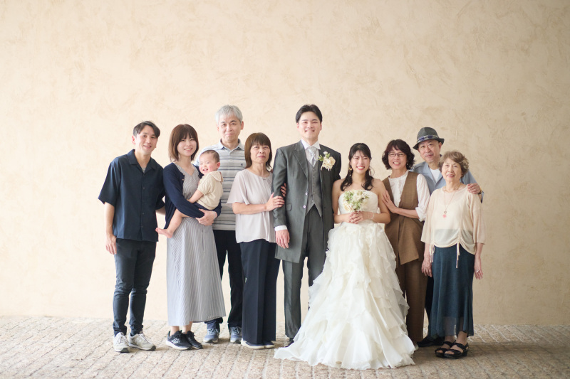 《ファミリーウェディング＆会食ランチ》和洋選べる2着撮影｜本格フレンチ6名｜データ60点｜衣装差額なし｜予約人数カスタム可能