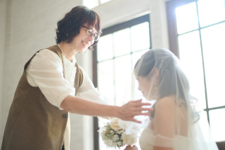 《ファミリーウェディング＆会食ランチ》和洋選べる2着撮影｜本格フレンチ6名｜データ60点｜衣装差額なし｜予約人数カスタム可能