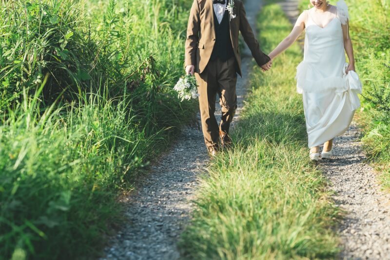 歩いているイメージショットも