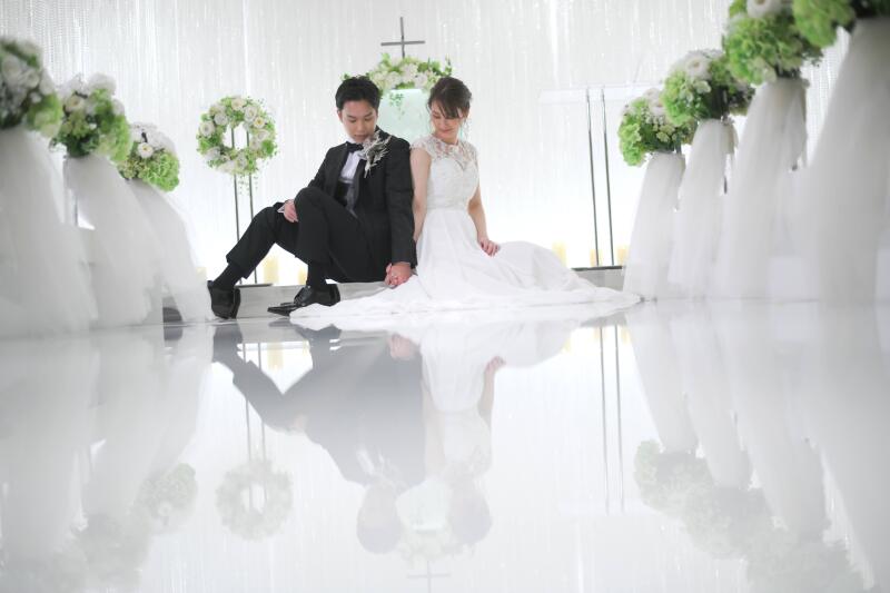 ウェディングドレス×チャペル