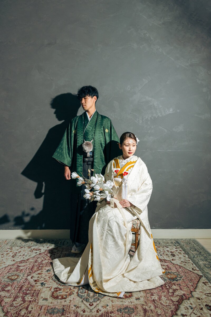 グレー背景でレトロモダンに