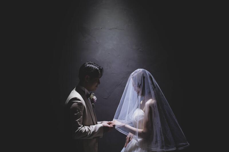 グレー背景ではシックに撮影