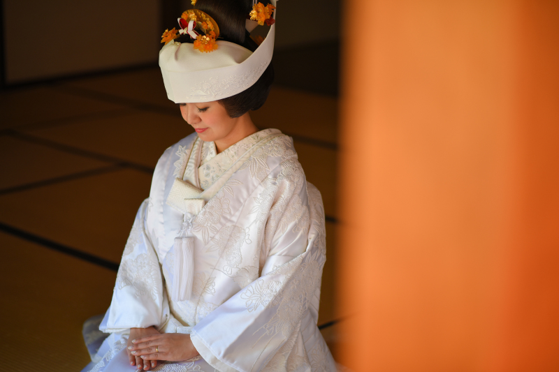 白無垢は憧れの角隠しスタイルで