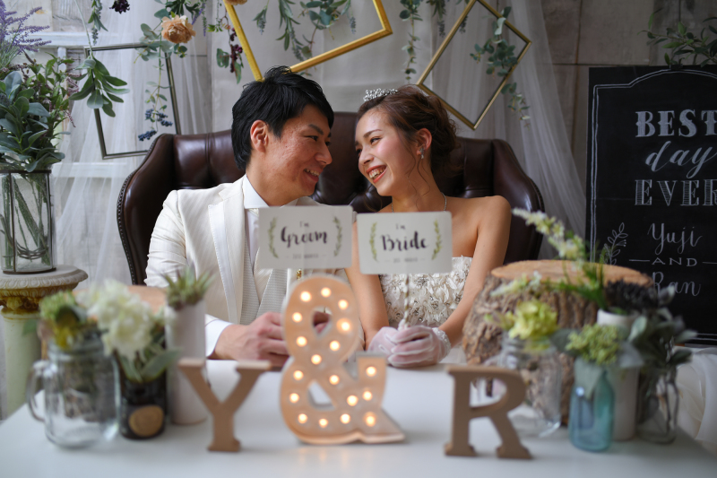 10:00~ウェディングドレスをスタジオで撮影