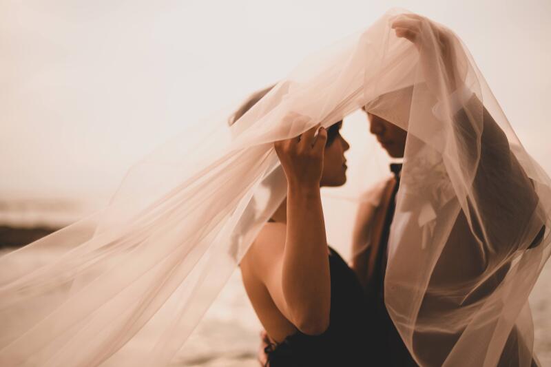 ベールを使ってしっとりと。