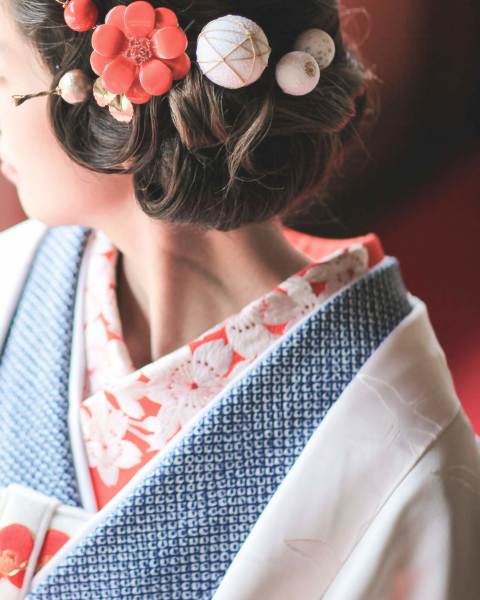 白無垢、色小物をコーディネート