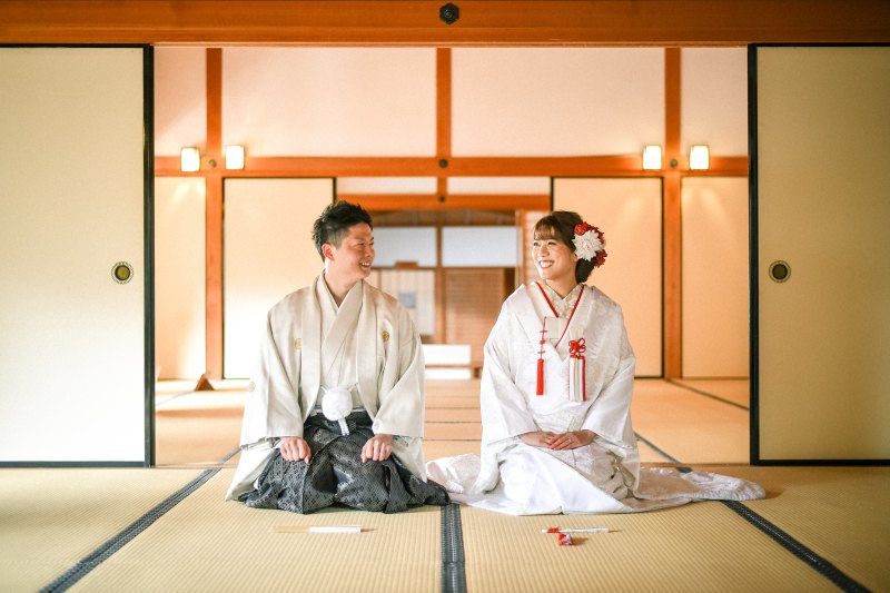 和装といえば、定番★２人並んで正座ショット