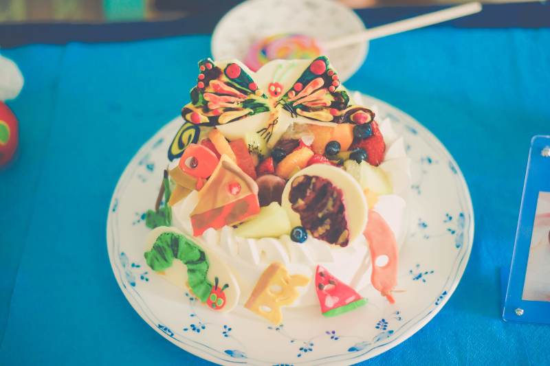誕生ケーキは【はらぺこあおむし】