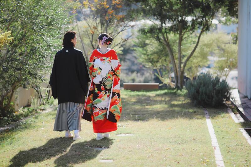 映える和装の後ろ姿