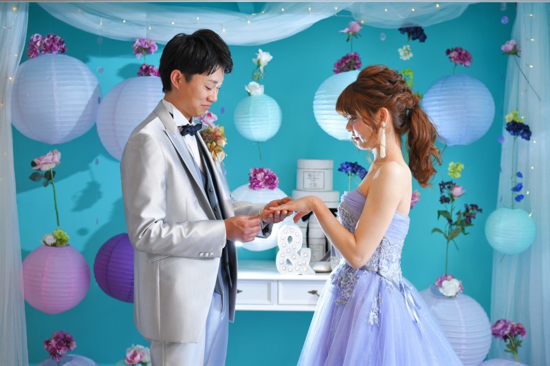 ブルー×フラワーでロマンチックに