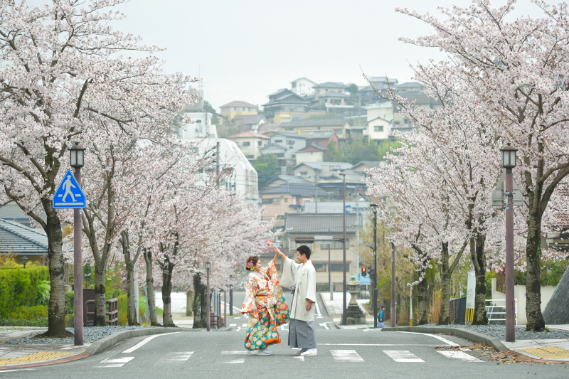 桜並木でハイタッチ!