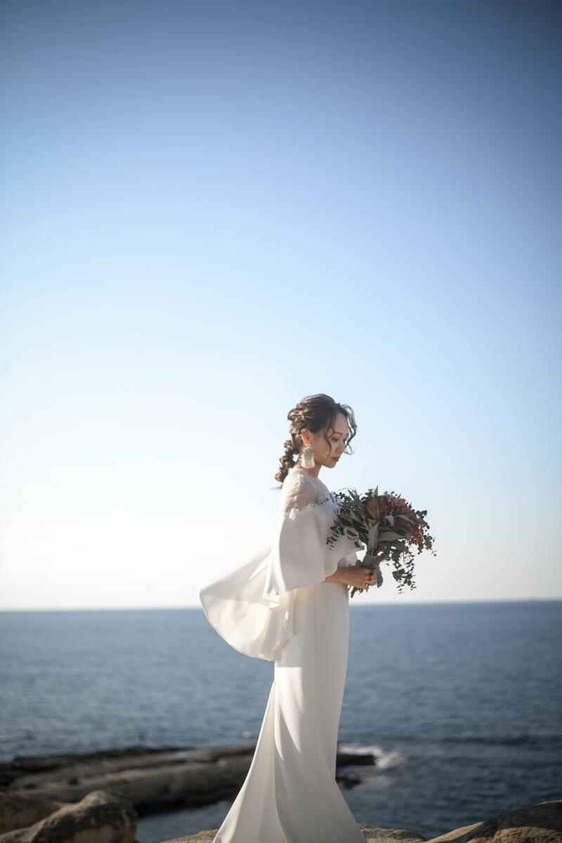 ふわりと風で動く袖