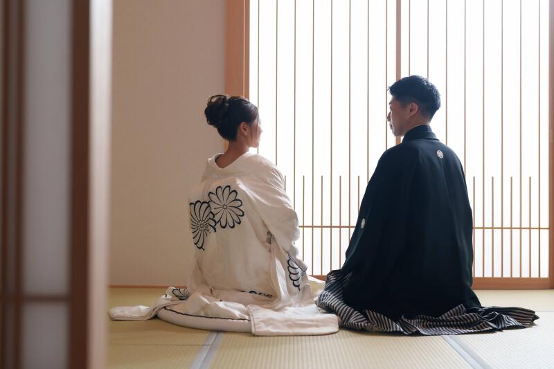 障子の背景で和風なショット