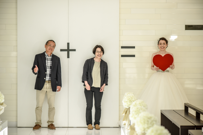 両親ともこんなにキュートな家族写真♡