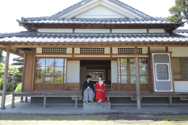 贅沢な和の空間にて赤無垢からスタート