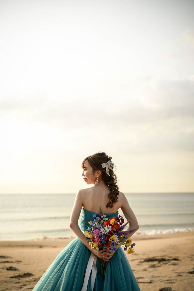 青い海に青いドレスで♪