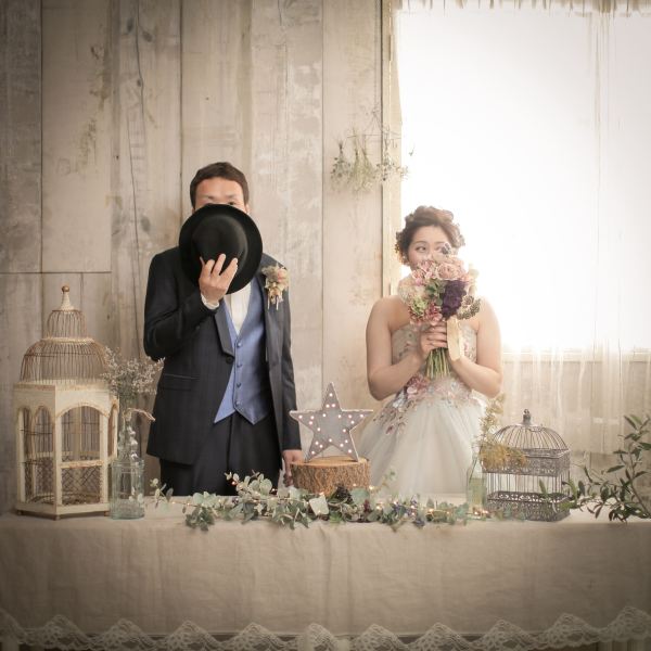 ドレスはトレンドカラーで