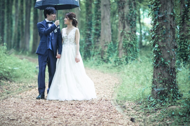ウェディングドレス × 森の小道