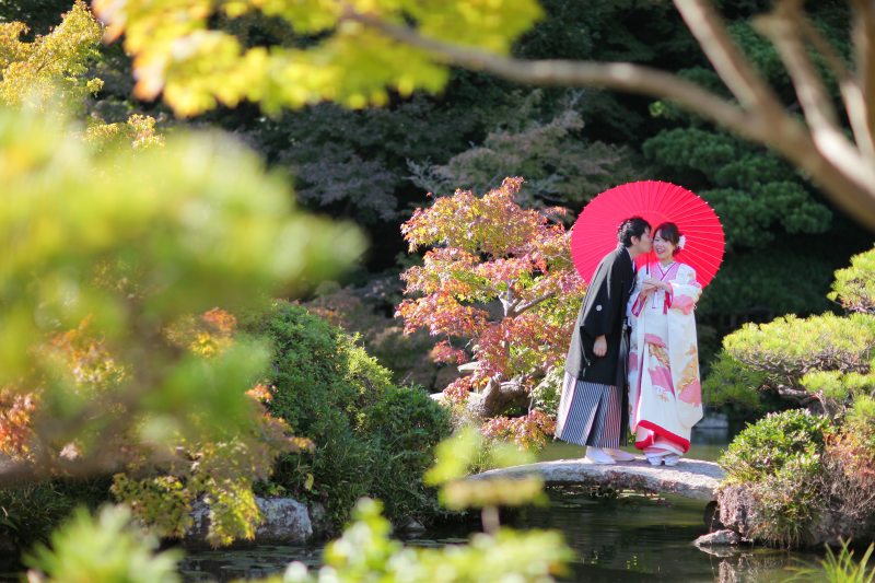 少し色づき始めた紅葉越しに・・・