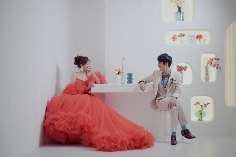 お次はカラードレス×スタジオ撮影