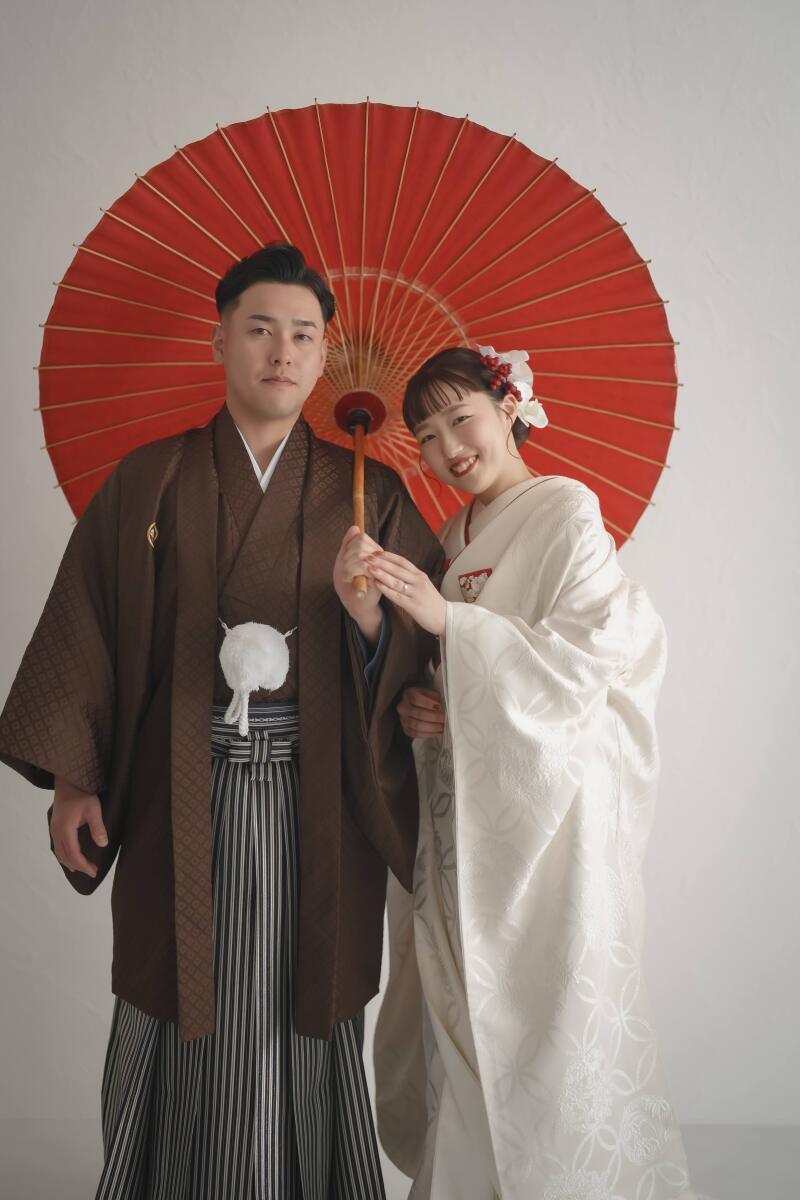 二人で番傘に入って仲良く