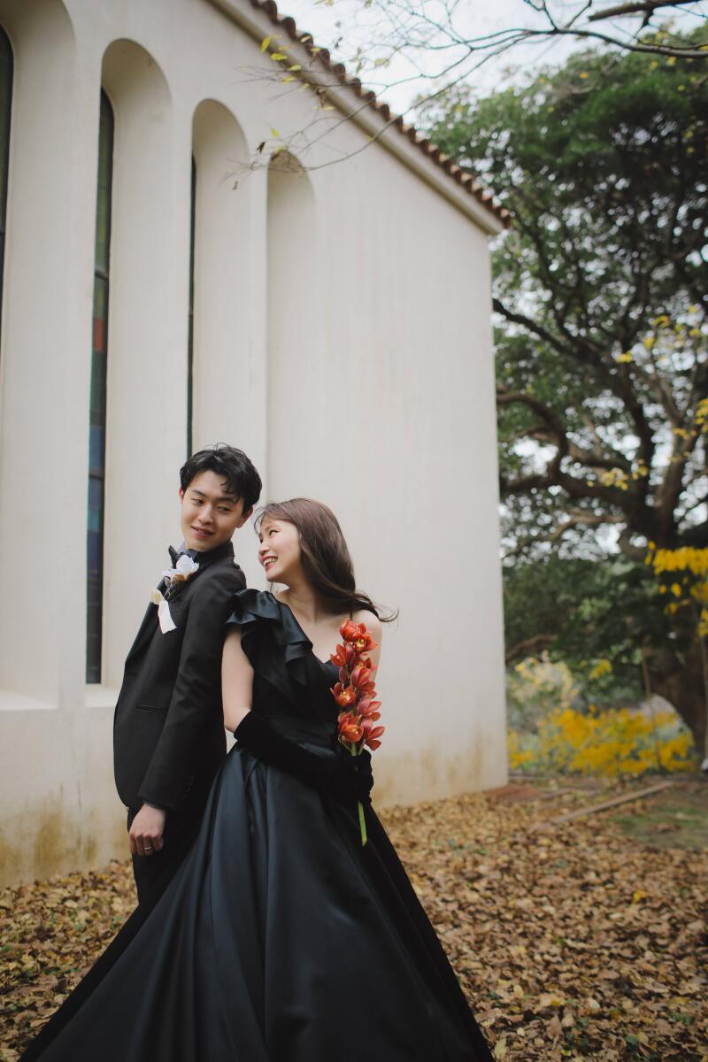 背中合わせで大人っぽく